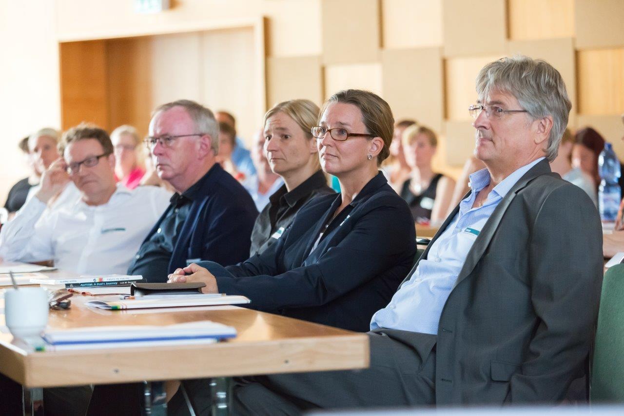 Dr. Norbert Mayer-Amberg, Niedersächsischer Ausschuss für Angelegenheiten der psychiatrischen Krankenversorgung Dr. Manfred Koller (Sozialministerium), Silke Lipinski, Autismus-Forschung-Kooperation der Humboldt-Universität Berlin, PD Dr. Tanja Sappok, Evangelisches Krankenhaus Königin Elisabeth Herberge Götz Schwope (Psychotherapeutenkammer),