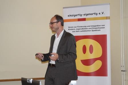 RA Priess während seines Vortrages
