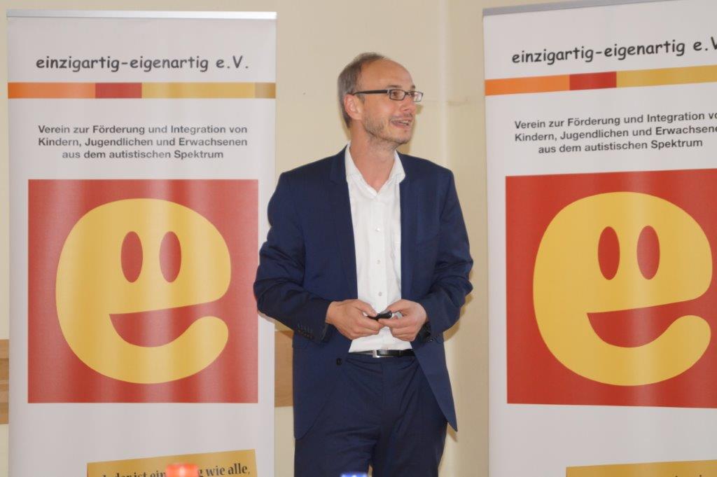 RA Priess während seines Vortrages