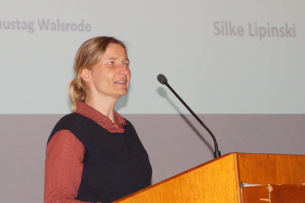 Frau Silke Lipinski waehrend des Vortrages